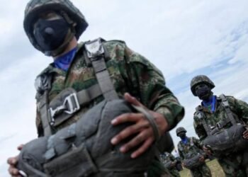 Campesinos retienen a 15 militares tras combates en Nariño