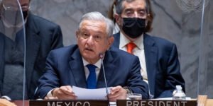 Las piruetas políticas de López Obrador imponen el ‘socialismo blando’ en México en 2021