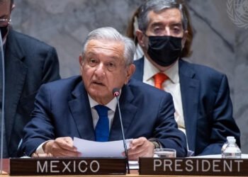Las piruetas políticas de López Obrador imponen el ‘socialismo blando’ en México en 2021