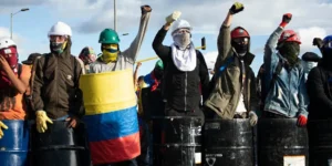 Petro quiere liberar a vándalos que conformarían sus colectivos chavistas