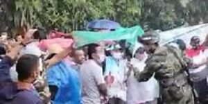 En asonada, habitantes impiden captura de integrantes de las Farc en el Meta