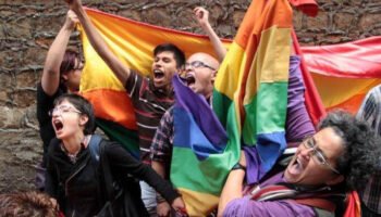 El loby LGTBI quieren hacernos creer que la homosexualidad es tan buena como la sexualidad normal