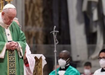 El papa Francisco recibiendo al comunista Gustavo Petro: pésima señal para la libertad en Colombia