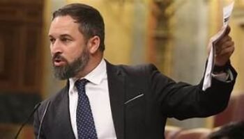 Abascal, líder de Vox, denuncia a las FARC en el Parlamento español