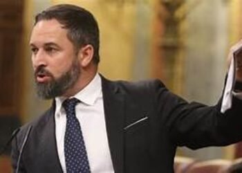 Abascal, líder de Vox, denuncia a las FARC en el Parlamento español