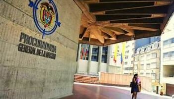 Señora Procuradora: suspenda al Registrador