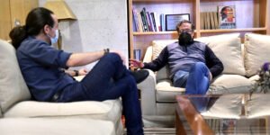 Dos altos cargos de Indra asistieron en febrero a un acto político de Petro en Madrid