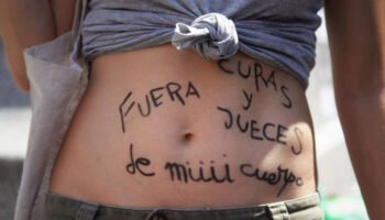 Las abortistas dicen que tienen “derecho” a asesinar a sus hijos. (Más de 300 niños indefensos son “liquidados” cada día en España)