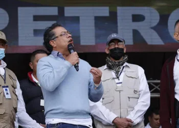 Petro promete miseria y oscuridad