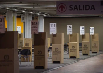 Escándalos, ventajismo y falta de transparencia: los elementos que encienden las alarmas en la primera vuelta en Colombia