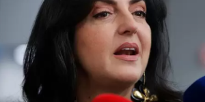 Tremendas e incisivas declaraciones de la senadora Cabal<br>encara al depredador comunista que turbiamente llega al poder» itemprop=»image» class=»center» />
				</a>		</div>
		<div class=