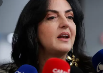 Tremendas e incisivas declaraciones de la senadora Cabal<br>encara al depredador comunista que turbiamente llega al poder» itemprop=»image» class=»center» />
				</a>		</div>
								<div class=