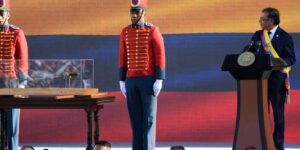 Símbolos del chavismo estuvieron presentes en la toma de posesión de Petro