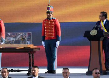 Símbolos del chavismo estuvieron presentes en la toma de posesión de Petro