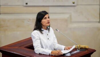Con firmas intentan sacar a Irene Vélez del MinMinas