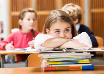 ‘La Generalitat enseña a niños de tres años a masturbarse’ entre si