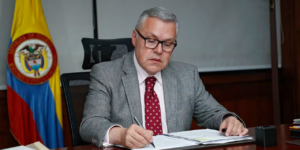 “Lo sensato es llegar a una regulación parecida a la que existe con el alcohol”: ministro de Justicia sobre nueva política de drogas