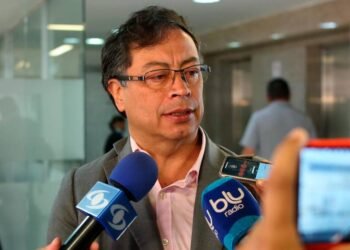 Expresidentes de América Latina y España rechazan “estigmatización de la prensa“ del Gobierno de Petro