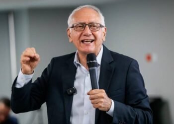 El ministro de Hacienda hizo quedar mal al de Salud con la propuesta de tributaria