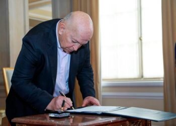 Tras críticas, Oficina del Alto Comisionado para la Paz explica por qué aumentó su planta de personal