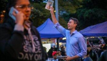 Sigue ola de sanción social contra Daniel Quintero en Medellín Mow Player 00:00 % Buffered 00:00 00:00