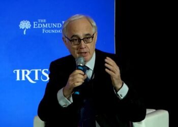 La declaración del Papa Francisco sobre las bendiciones a personas del mismo sexo está llena de «engaño» e «hipocresía»: Roberto de Mattei
