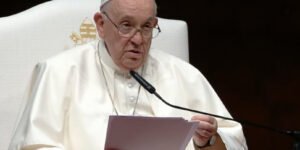 Un grupo de fieles sacerdotes alemanes denuncia el documento de «bendiciones» homosexuales del Papa Francisco