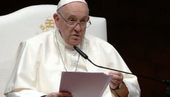 Un grupo de fieles sacerdotes alemanes denuncia el documento de «bendiciones» homosexuales del Papa Francisco
