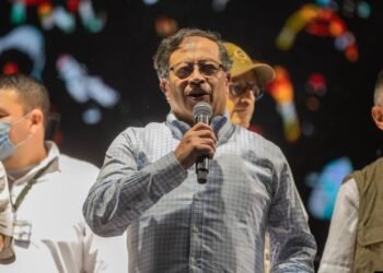 20 expresidentes rechazan presiones del gobierno Petro a la Corte Suprema y piden respetar la separación de poderes