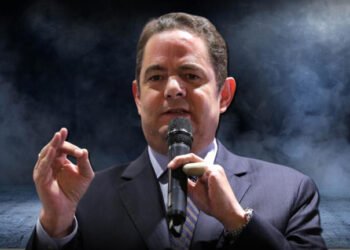 Germán Vargas Lleras cuestiona a presidente Gustavo Petro por manejo directo del presupuesto nacional