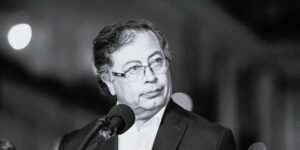 Gustavo Petro incendia Colombia para evitar su destitución
