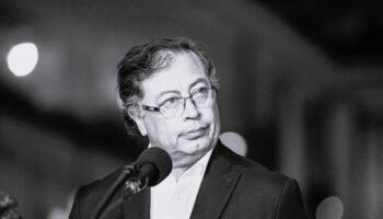 Gustavo Petro incendia Colombia para evitar su destitución