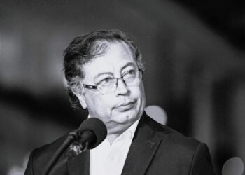 Gustavo Petro incendia Colombia para evitar su destitución