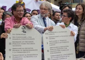 Así se comprometía Petro a no llamar a una Asamblea Nacional Constituyente en caso de llegar al poder