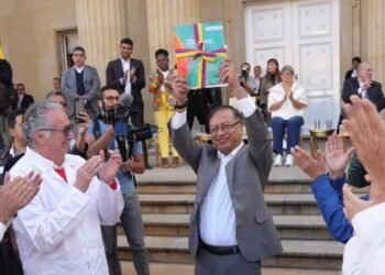 Petro hace su apuesta más arriesgada y causa un shock en Colombia