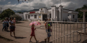 No, el sistema de salud no ha matado más personas que la guerra: expertos cuestionan la cifra con la que Petro defiende su reforma sanitaria