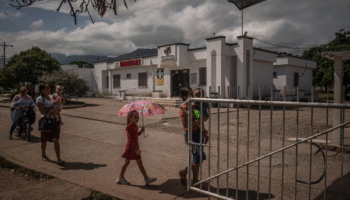 No, el sistema de salud no ha matado más personas que la guerra: expertos cuestionan la cifra con la que Petro defiende su reforma sanitaria