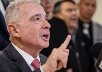 Álvaro Uribe dice que el Congreso es ilegítimo e insiste en llamado a la fuerza pública: “Las fuerzas armadas de Colombia no han estado al servicio de caudillos”