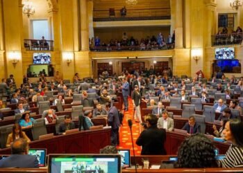 ¿Gobierno Petro estaría buscando que sus reformas sociales se hundan intencionalmente?