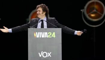Milei recuerda en acto de Vox que el socialismo es “maldito y carnicero”