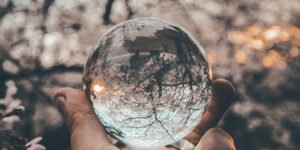 Abramos los ojos porque no nos dicen la verdad.  Por Luis Guillermo Suárez