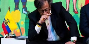 Petro destituye al comandante del Ejército de Colombia tras una ola de violencia en el oeste del país