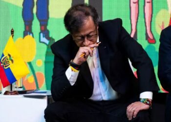 Petro destituye al comandante del Ejército de Colombia tras una ola de violencia en el oeste del país