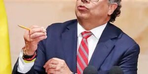 Congresista que habría comprado Petro pide más plata para el gobierno