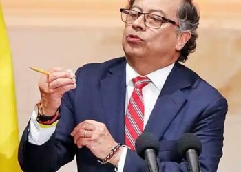 Congresista que habría comprado Petro pide más plata para el gobierno