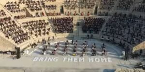 1000 musicos Israelies cantan con una sola voz, REGRESENLOS A CASA! – Homeland concert