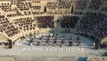 1000 musicos Israelies cantan con una sola voz, REGRESENLOS A CASA! – Homeland concert