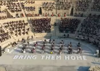 1000 musicos Israelies cantan con una sola voz, REGRESENLOS A CASA! – Homeland concert