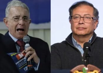 Álvaro Uribe aseguró que Gustavo Petro busca impulsar sus reformas “dañinas” con “congresistas sobornados”