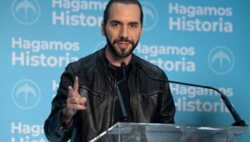 ¿Quién es Nayib Bukele y cómo logró mantenerse en el poder?